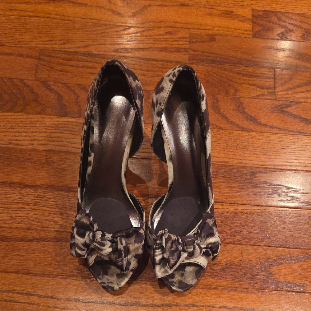 Aldo Black and Cream Bow Heels